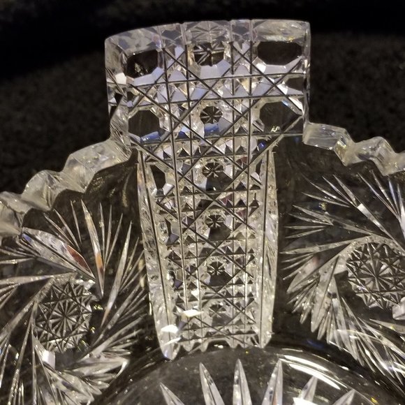 Crystal Dish very good condition. Heavy, clear, cut pinwheels & geometric shapes - Picture 7 of 7